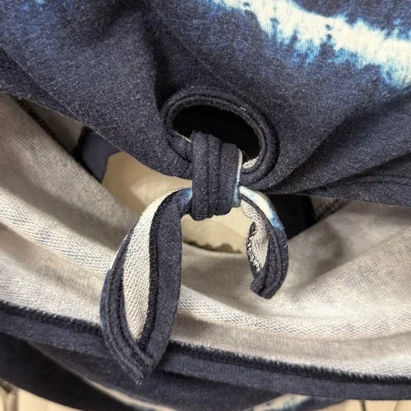 Women’s Old Navy White and Navy Blue Tie-Dye Short Sleeve Boxy Tee. Size S. - Picture 6 of 8